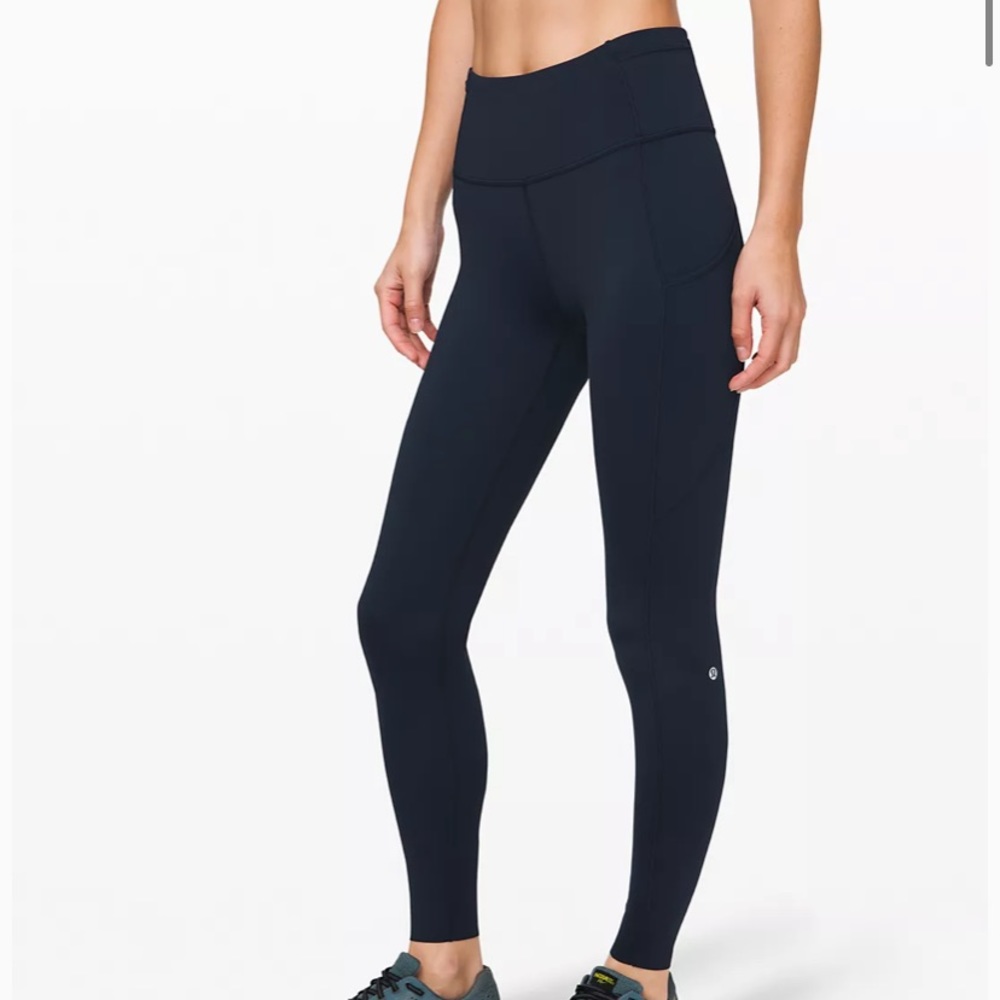 Lululemon Fast and Free High Rise leggings. Size 6 length 28. Navy Blue.